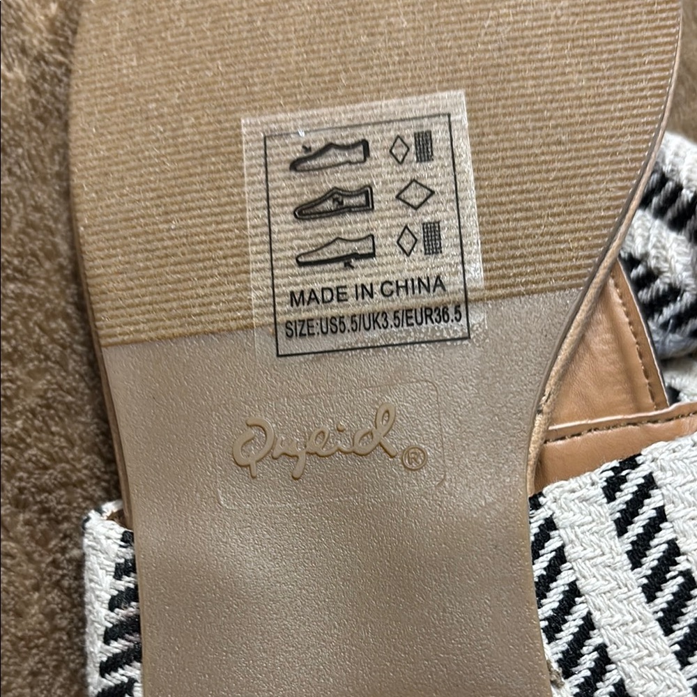 Qupid Black and White Striped Sandals - Picture 6 of 13